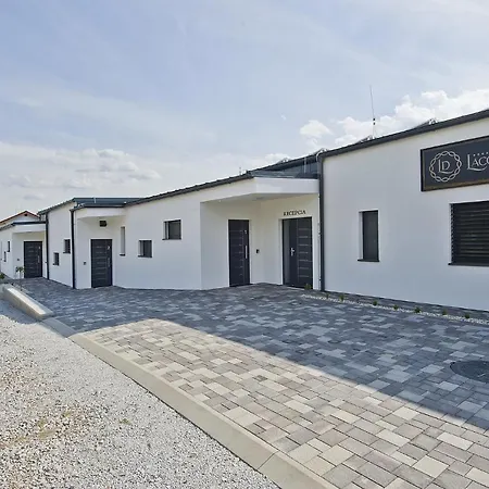 Lacov Dom Apartmán *