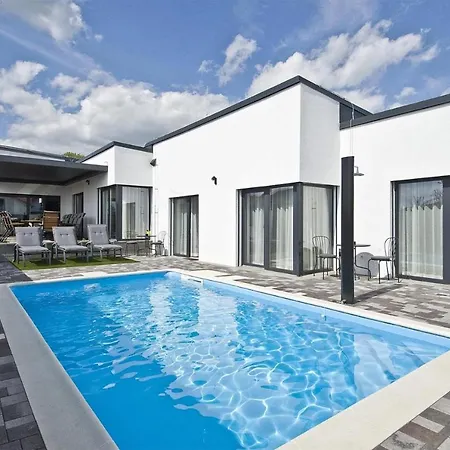 Lacov Dom Apartment *
