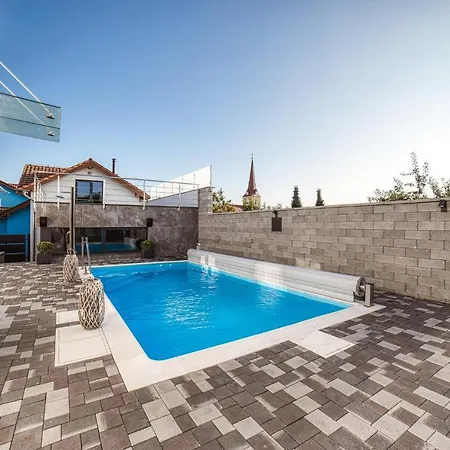 Apartment Lacov Dom