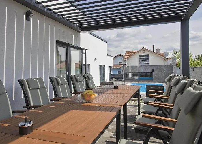 Apartment Lacov Dom *